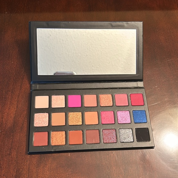 Kylie Sipping Pretty Birthday palette - Picture 2 of 6